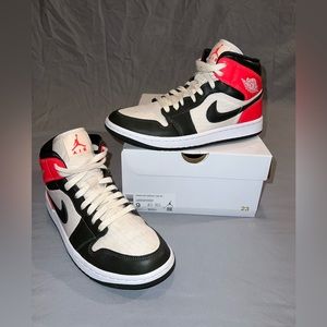 Women’s Air Jordan Mid SE